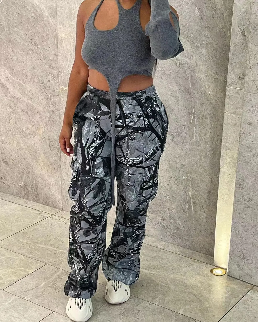 Getadme Camo Flare Cargo Pants For Women High Waist Big Size Camouflage Print Baggy Techwear Patchwork Pocket Summer Streetwear Trousers