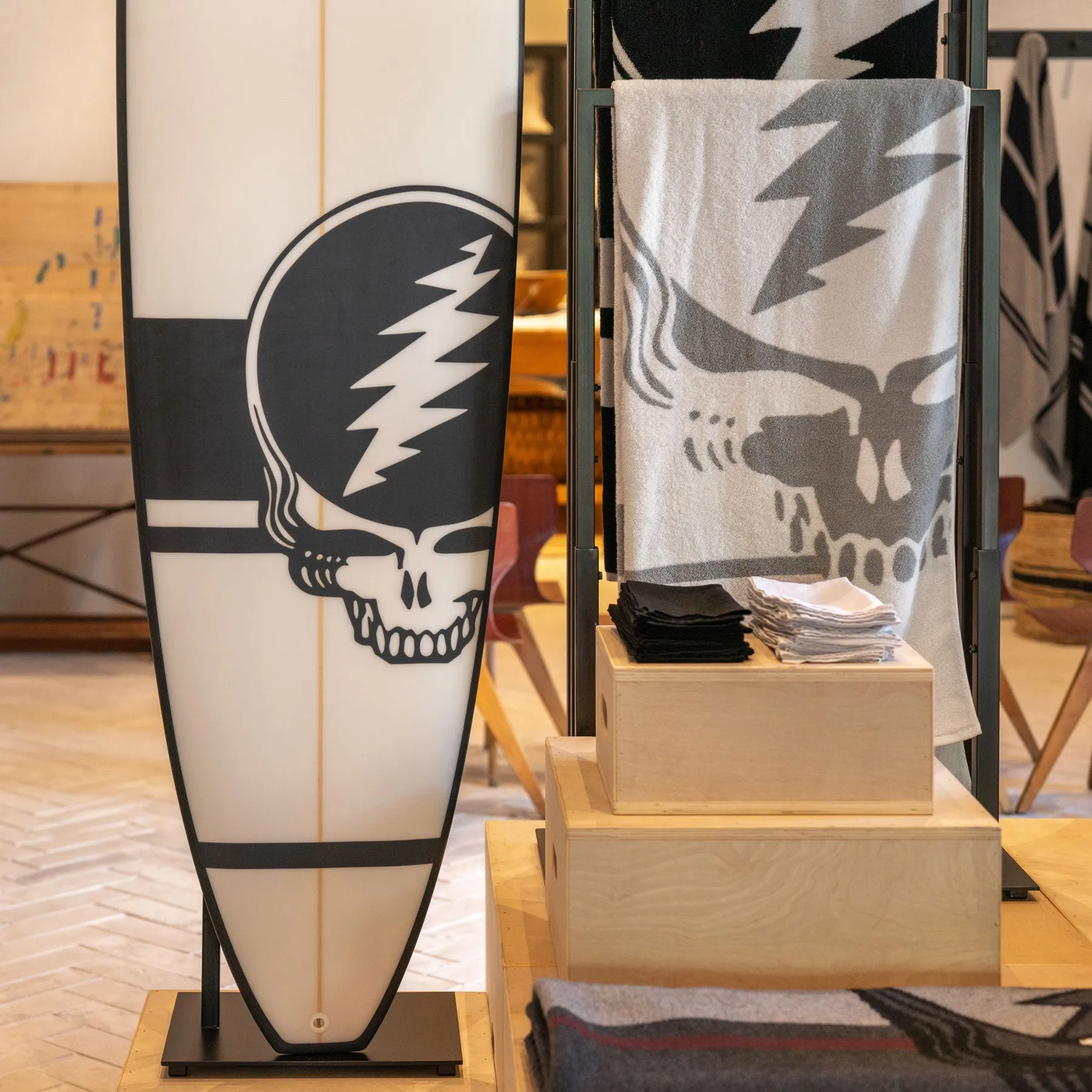 Grateful Dead Longboard 7'10" - White & Black w/ Skull