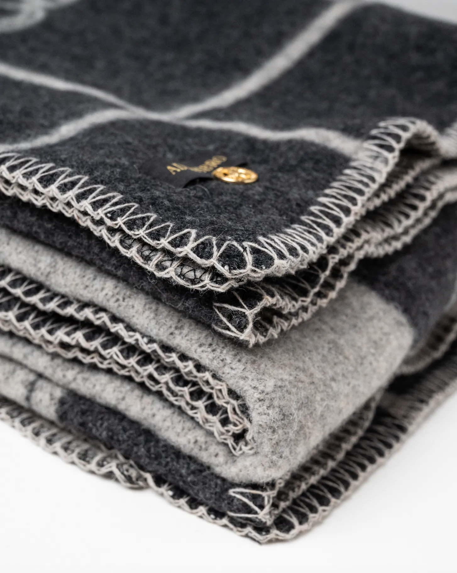 Merino Luxe Heritage Throw Black