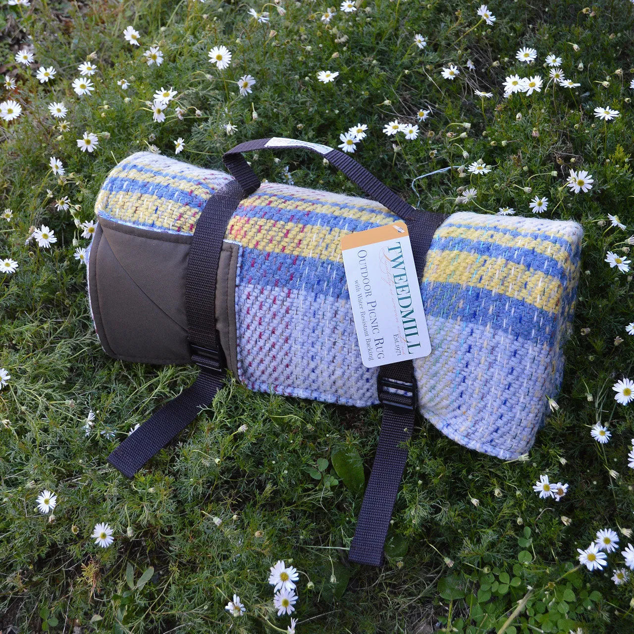 Roll-up Picnic Blanket with Handle in 100% Recycled Wool